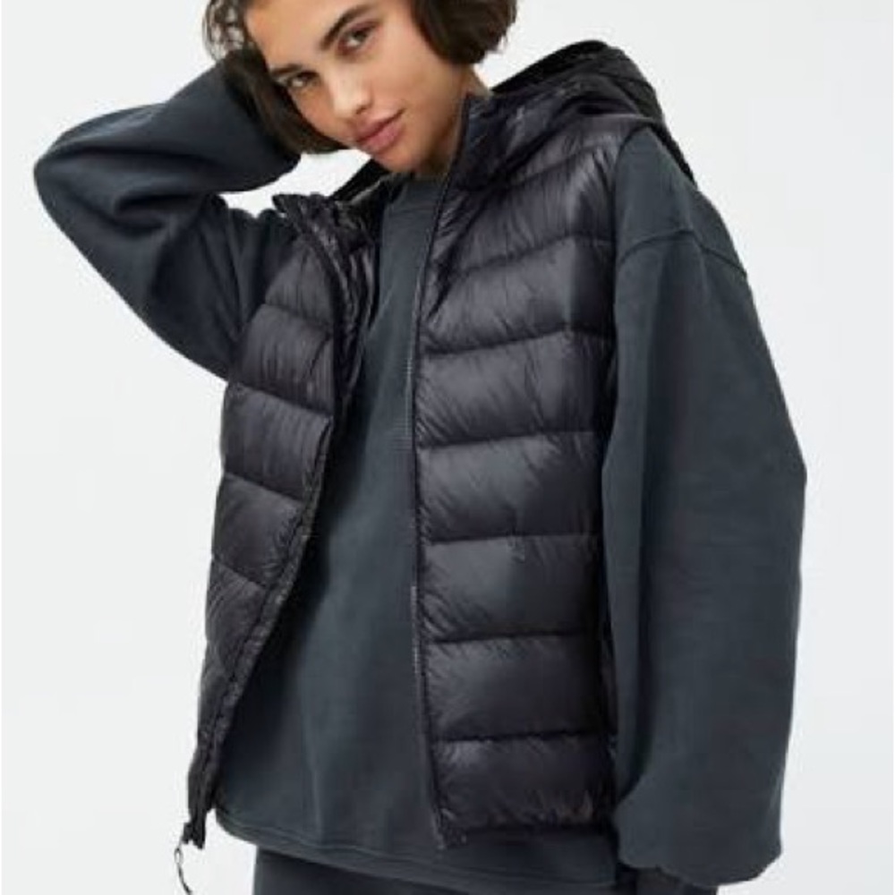 Aritzia Little Puff Vest
